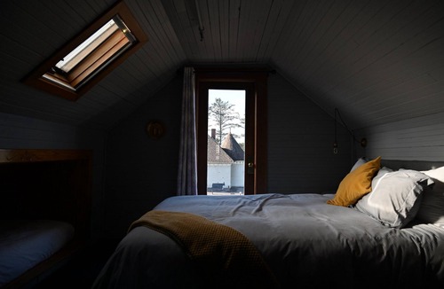 Seaview Hotel | Attic Historic Queen at Shelburne Hotel at Long Beach Peninsula!