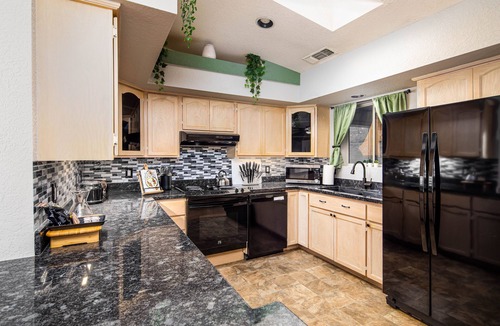 Cottonwood-Verde Village House | AZ Wine Country Retreat - Desert Views + Hot Tub!