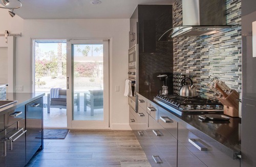 Vista Norte House | Azure Oasis - Modern Poolside Retreat