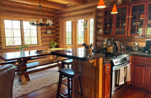 Klickitat County Cabin | B&B Ranch is a cozy cabin, mountain views, perfect for rest, fun. 9-11 guest
