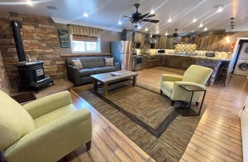 Kanab House | B2G1 Downtown Kanab Cottage + Casita—Walk to Dining Trails Parks—Near Zion Bryce