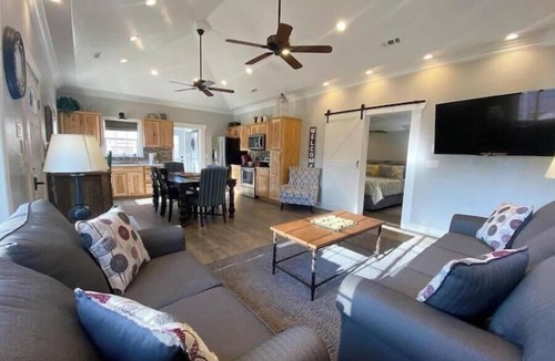Kanab House | B2G1 Downtown Kanab Cottage + Casita—Walk to Dining Trails Parks—Near Zion Bryce