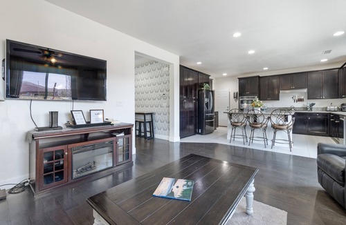 Reno House | BACKYARD FUN! SLEEPS 20. Lake Tahoe 35 minutes!