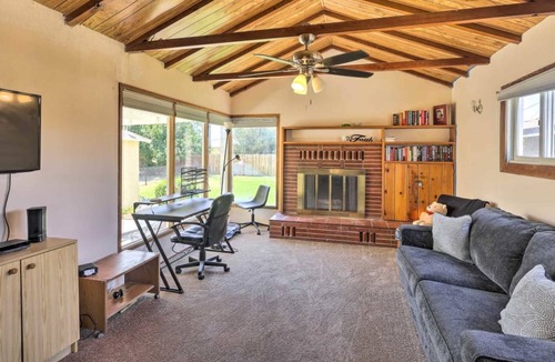 Bakersfield House | Bakersfield City Home w Patio and Garden