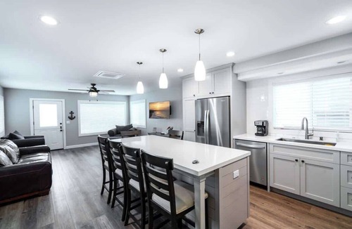 Balboa Island House | Balboa Island Duplex Near Ferry, Patio and Parking