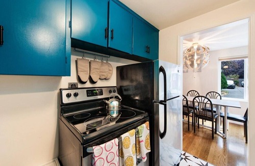 Old Ballard House | Ballard Birdhouse with Garage, AC, and Gym