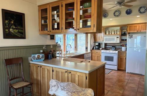 Polk County House | Barn Owl Hill Farm 1911 farm home w vineyard view