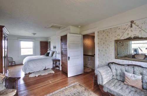 Polk County House | Barn Owl Hill Farm 1911 farm home w vineyard view