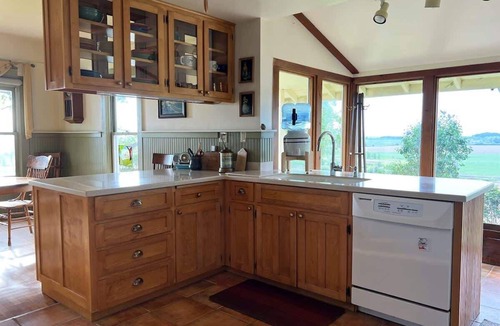 Polk County House | Barn Owl Hill - Historic Farmhouse Vineyard Views