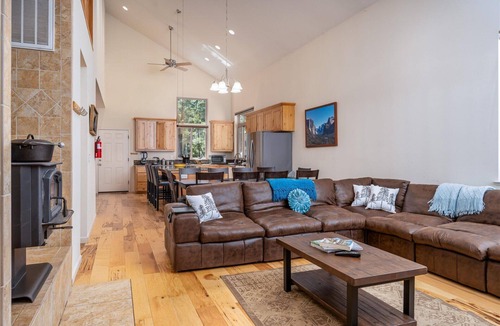 North Wawona House | Base Camp- Inside Yose w pool table/grill!