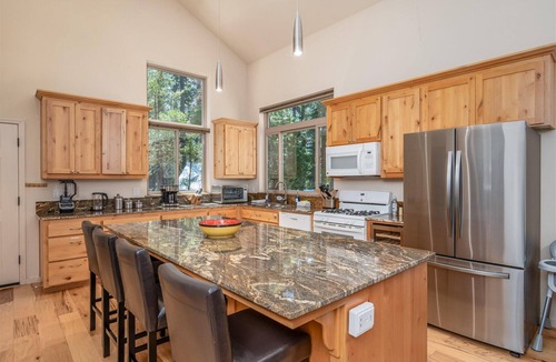 North Wawona House | Base Camp- Inside Yose w pool table/grill!