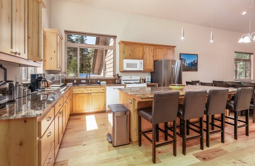 North Wawona House | Base Camp- Inside Yose w pool table/grill!
