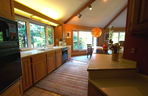 Port Orford House | Battle Rock House-Port Orford - Spectacular Views No Wind Broadband Internet