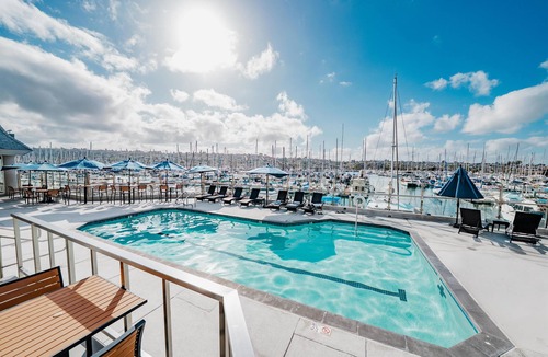 La Playa Hotel | Bay Club Hotel & Marina