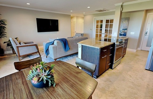Crown Point House | Bay Front 2 Bedroom 2 bath with Mission Bay Views, Community Pool, BBQ