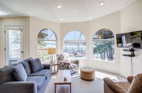 Historic Bayfront Condo | Bay Front Views! Shopping, Restaurants! Museums!