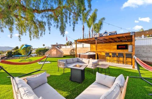 Bay Park House | Bay Park Bliss Ocean Views Pickleball and Jacuzzi