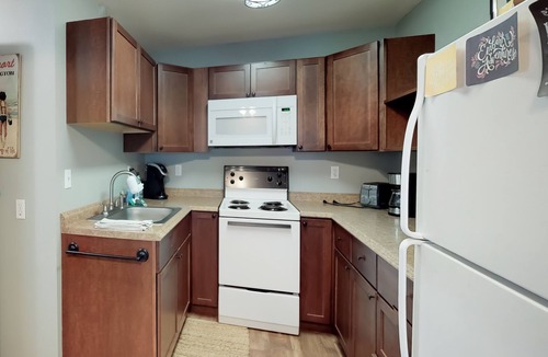 Westport House | Bayfront guest house - amazing view of Westport Marina, near Float 3 & museum