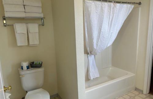 Crescent City Hotel | Bayview Inn