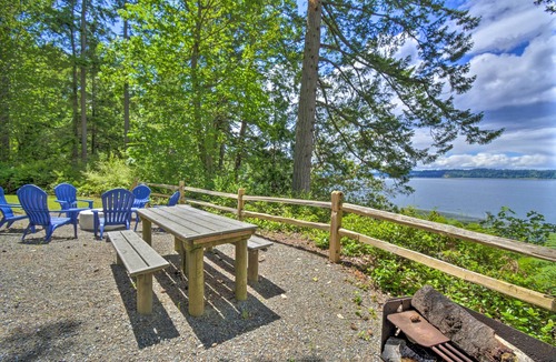 Anderson Island House | Beach Access & Views: Secluded Anderson Island Gem
