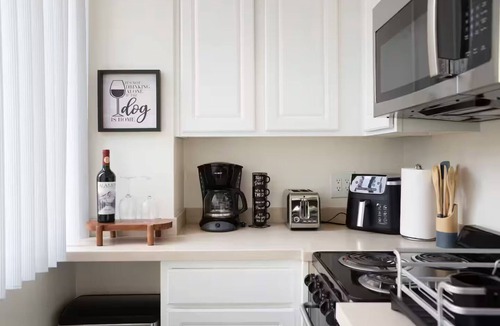 Downtown Apartment | Beach-Close Santa Monica - Prime Location