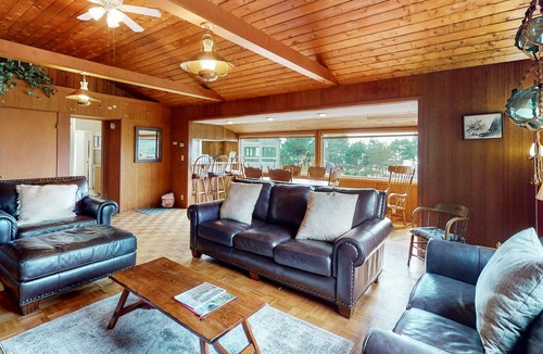 Neahkahnie Beach House | Beach cottage with beach views, beach access, electric fireplace, deck - Dogs OK