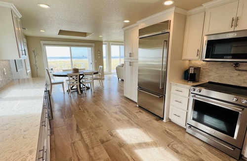 Rockaway Beach House | Beach House; directly on the Beach!