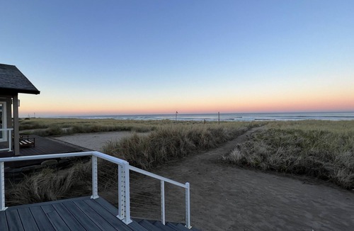 Rockaway Beach House | Beach House; directly on the Beach!