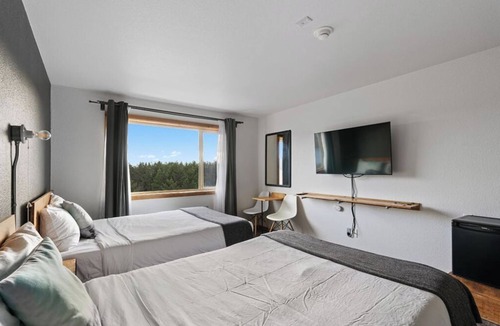 Long Beach Hotel | Beach Lover's Paradise! Indoor Pool, 2 Relaxing Units near Long Beach Peninsula!
