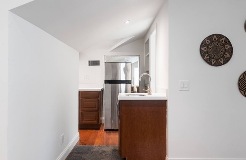 Hermosa Beach Apartment | Beach Oasis