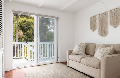 Hermosa Beach Apartment | Beach Oasis