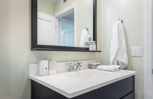 Del Mar Heights House | Beach Resort Home with Ocean Views Jacuzzi & Sauna!
