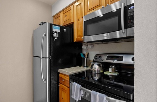Downtown Cannon Beach Villa | Beaches Inn Townhomes Group Getaway: Walk to Beach | Dog-Friendly