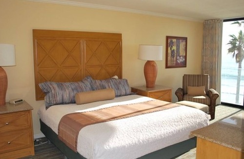 North Pacific Beach Condo | Beachfront 2 bedroom luxury condo with a stunning ocean view