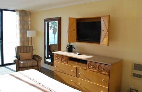 North Pacific Beach Condo | Beachfront 2 bedroom luxury condo with a stunning ocean view