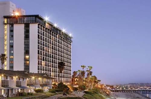 North Pacific Beach Condo | Beachfront 2 bedroom luxury condo with a stunning ocean view