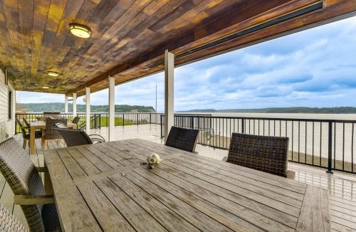Anderson Island House | Beachfront Anderson Island Escape: Rainier Views!