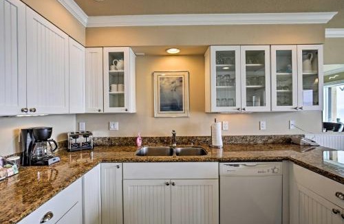 Lincoln Beach House | Beachfront Condo w/Patio & Views - Walk to Shore!