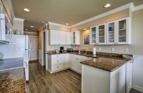 Lincoln Beach House | Beachfront Condo w/Patio & Views - Walk to Shore!