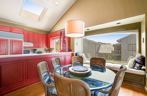 Lincoln Beach House | Beachfront Condo with Amazing Ocean View Fireplace Shared Pool and Tennis