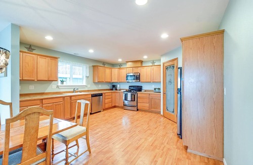 Westport Cottage | Beachfront Westport Home w/Deck!