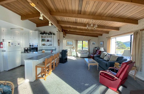 Fort Bragg House | Beacon Guest House - Whale Watchers Delight