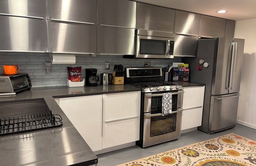 North Beacon Hill Apartment | Beacon Hill Retreat, Seattle, near Light Rail - best FIFA location!