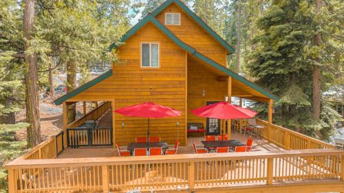 Sierra Cedars House | Bear Bottoms Family Cabin-Huge GAME ROOM