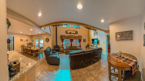 Sierra Cedars House | Bear Bottoms Family Cabin-Huge GAME ROOM