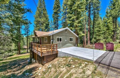 Country Club Estates House | Bear Haus - Sledding At Cabin - Forest Views - Foosball