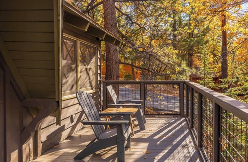 Upper Moonridge Ski Chalet | Bear Necessities ,4BR Cabin, Fireplace Near Slopes