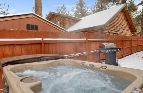 Big Bear Ski Chalet | Beary Peaceful Retreat- Hot Tub- Games- AC