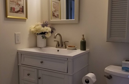 Williamson House | Beat the Valley heat! AVAILABLE AUGUST THROUGH MID-OCTOBER only. 30-day min.