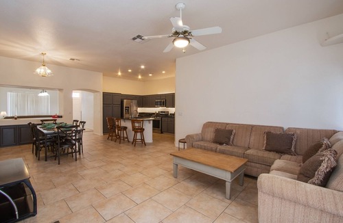 Spring Valley House | beautifu house lin center of Las Vegas